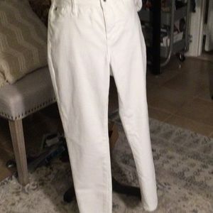 White jeans 4 pockets. Two in the front and 2 in back.